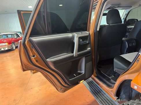 Used 2016 Toyota 4Runner SR5 AWD/4WD image 17
