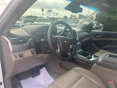 Used 2020 Chevrolet Tahoe LT w/ Luxury Package RWD image 21