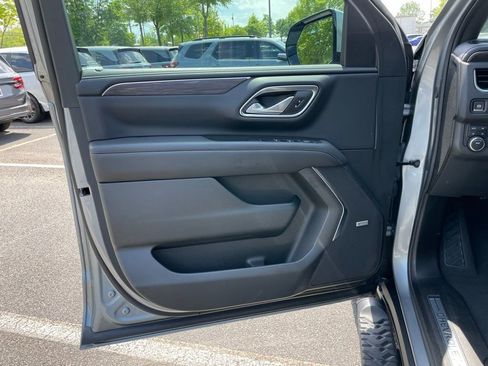 Used 2024 Chevrolet Tahoe Z71 w/ Luxury Package AWD/4WD image 25