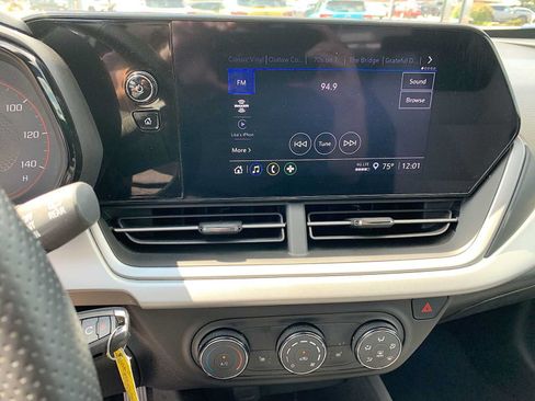 Certified 2024 Chevrolet Trax RS FWD image 13