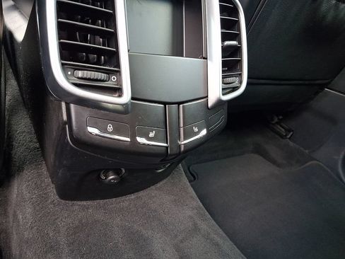 Used 2017 Porsche Cayenne Platinum Edition AWD/4WD image 11
