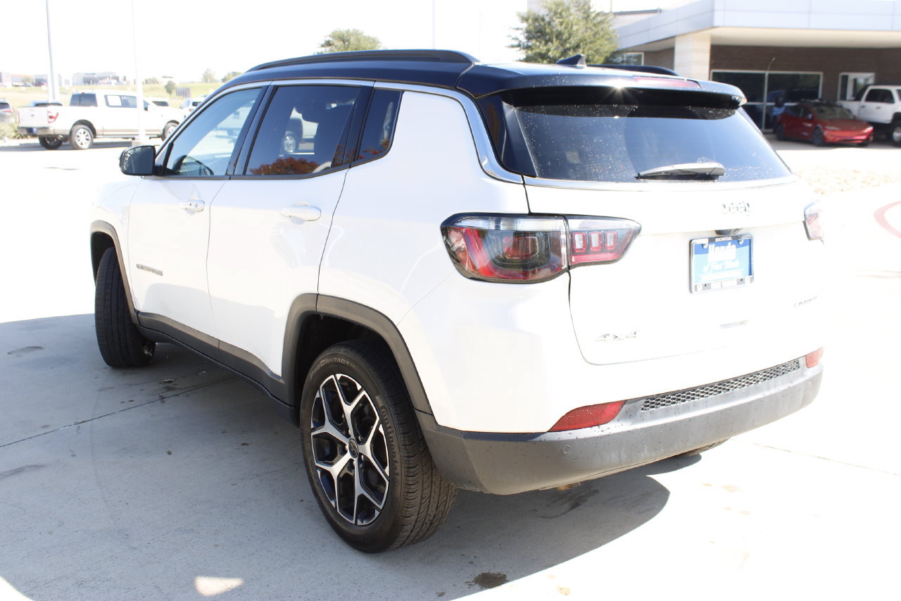 Used 2025 Jeep Compass Limited AWD/4WD image 3