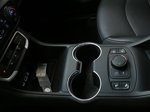 Used 2023 GMC Terrain SLT w/ Elevation Edition image 20