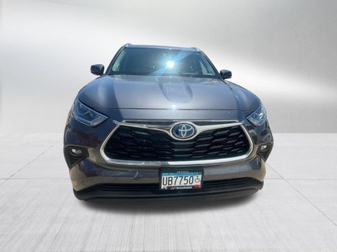 Used 2023 Toyota Highlander Limited AWD/4WD image 2