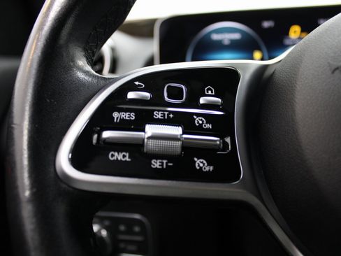 Used 2021 Mercedes-Benz GLB 250 image 36