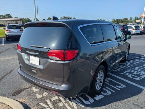 Used 2023 Chrysler Voyager LX FWD image 5