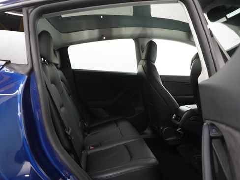 Used 2022 Tesla Model Y Long Range image 10