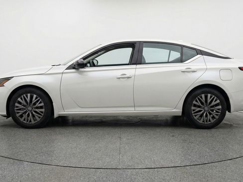 Used 2025 Nissan Altima 2.5 SV FWD image 5
