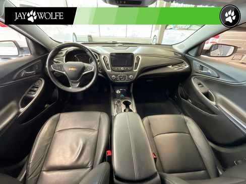 Used 2018 Chevrolet Malibu LT w/ Leather Package FWD image 7