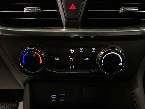 Used 2024 Buick Encore GX Preferred FWD image 18