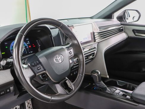 Used 2025 Toyota Camry SE FWD image 21