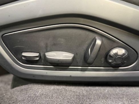 Used 2023 Porsche Taycan w/ Premium Package RWD image 19