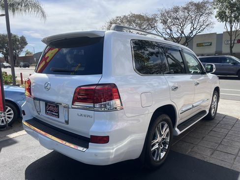 Used 2013 Lexus LX 570 4WD w/ Luxury Pkg image 8