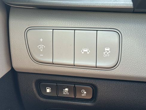 Used 2018 Kia Niro LX FWD image 29