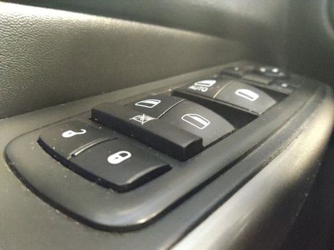 Used 2019 Jeep Cherokee Latitude w/ Popular Appearance Group FWD image 27