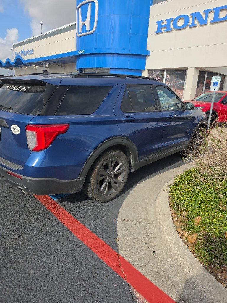 Used 2021 Ford Explorer XLT w/ Equipment Group 202A RWD image 2