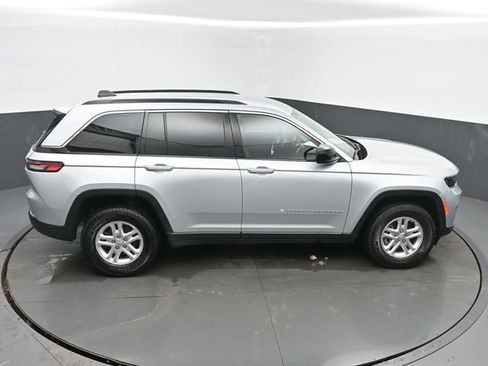 Used 2025 Jeep Grand Cherokee Laredo AWD/4WD image 43