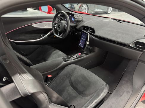 Used 2023 McLaren Artura RWD image 11