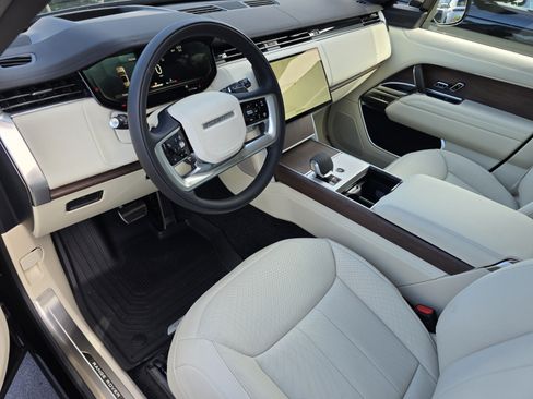 New 2026 Land Rover Range Rover Long Wheelbase SE AWD/4WD image 11