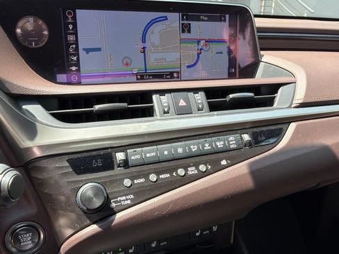 Used 2019 Lexus ES 350 w/ Premium Package FWD image 3
