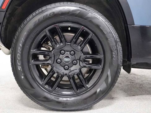 Used 2024 Land Rover Defender 110 X-Dynamic SE AWD/4WD image 36
