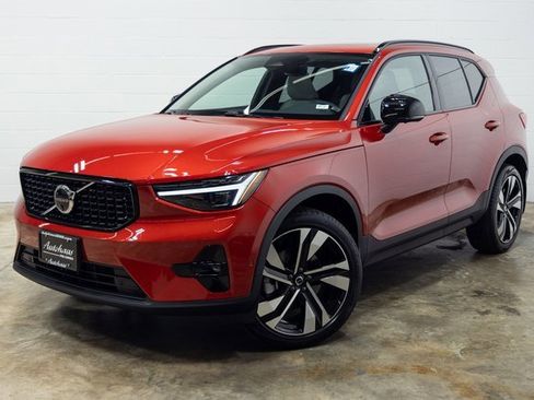 Used 2024 Volvo XC40 B5 Ultimate w/ Protection Package Premier image 8
