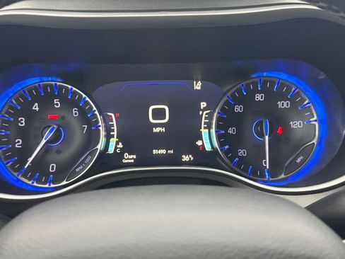 Used 2022 Chrysler Pacifica Touring-L image 23