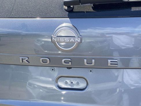 Used 2025 Nissan Rogue SV image 11