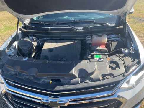 Used 2020 Chevrolet Traverse Premier FWD image 21