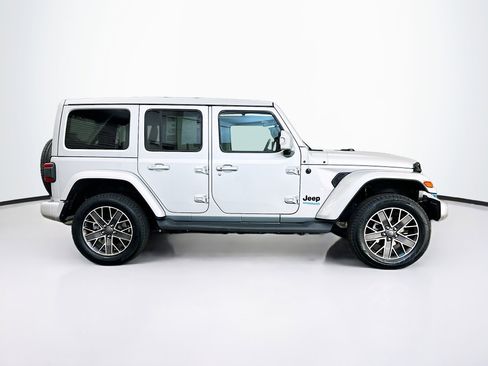 Used 2022 Jeep Wrangler Unlimited Sahara image 10
