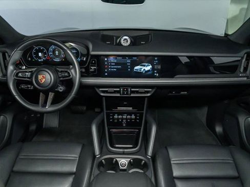 Used 2025 Porsche Cayenne AWD/4WD image 19