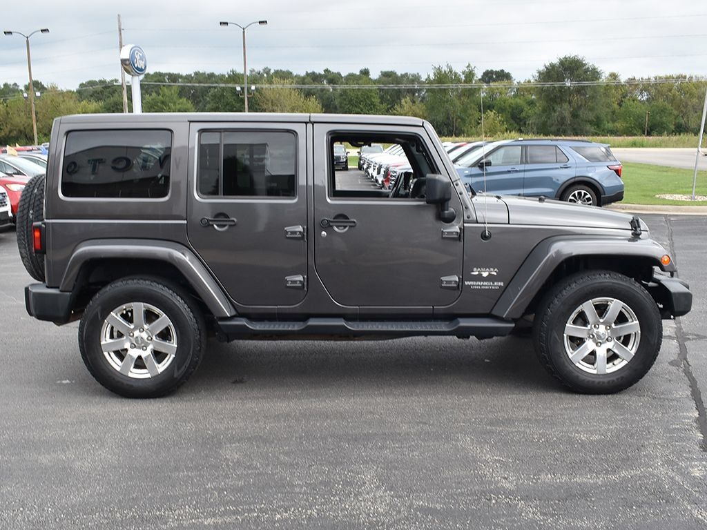 Used 2016 Jeep Wrangler Unlimited Sahara w/ Connectivity Group AWD/4WD image 12