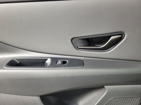 New 2025 Hyundai Elantra Limited image 30