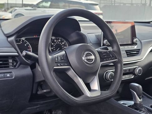 Used 2025 Nissan Altima 2.5 SV FWD image 23