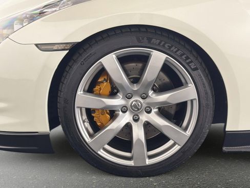 Used 2009 Nissan GT-R Premium AWD/4WD image 12