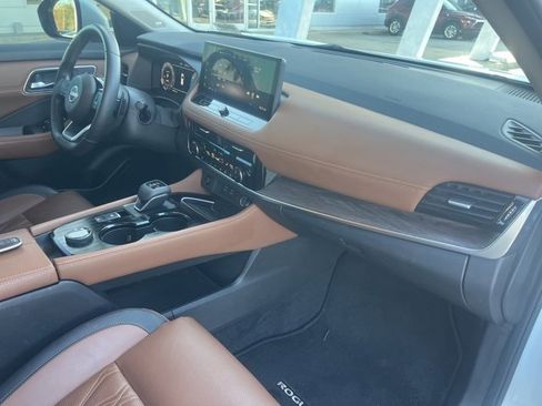Used 2024 Nissan Rogue Platinum w/ Platinum Premium Package image 24