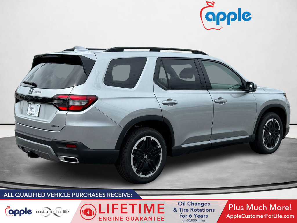 New 2026 Honda Pilot Touring image 3