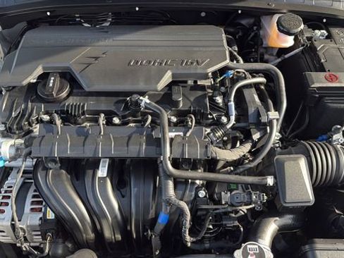 Used 2025 Hyundai Elantra Sport FWD image 30