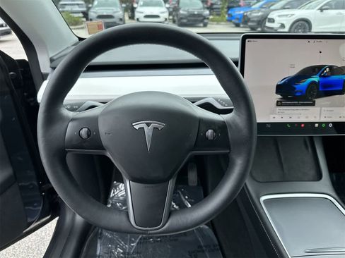 Used 2023 Tesla Model Y Long Range image 18