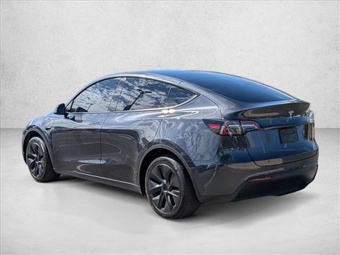 Used 2024 Tesla Model Y 2WD image 9