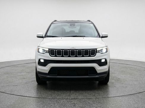 Used 2025 Jeep Compass Limited AWD/4WD image 2