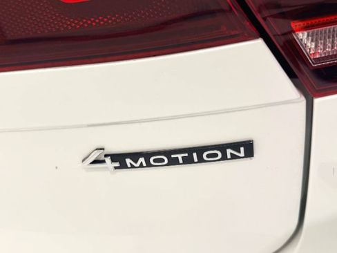 Used 2022 Volkswagen Tiguan SEL R-Line AWD/4WD image 12