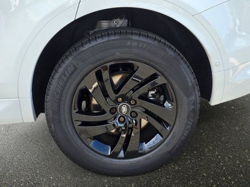 Certified 2025 Land Rover Discovery Sport S AWD/4WD image 34