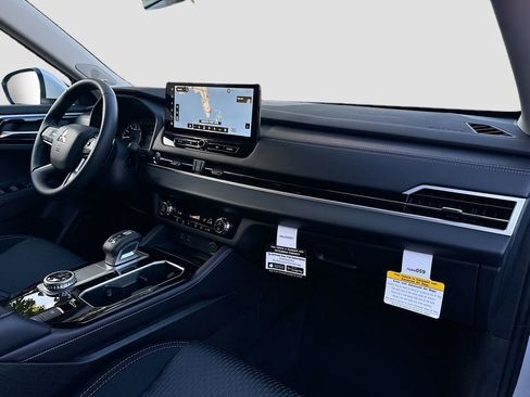New 2025 Mitsubishi Outlander ES image 30