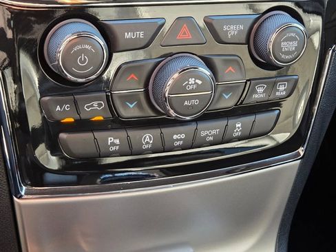 Used 2021 Jeep Grand Cherokee Laredo X RWD image 31