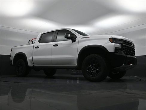 Used 2023 Chevrolet Silverado 1500 ZR2 w/ Technology Package image 29