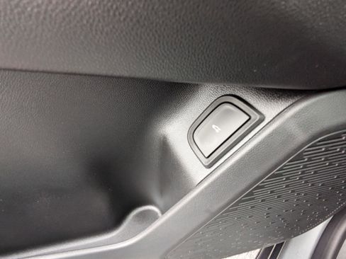 New 2026 Chevrolet Equinox LT image 40