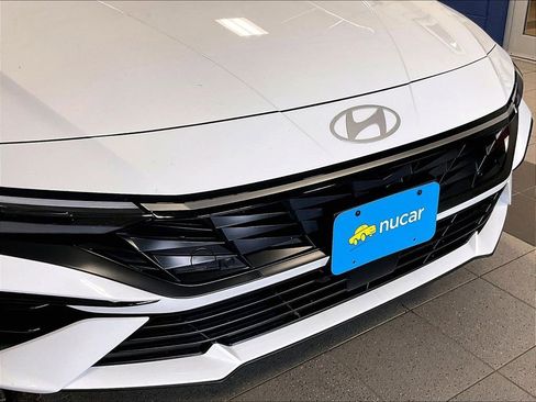 Used 2025 Hyundai Elantra Limited FWD image 31