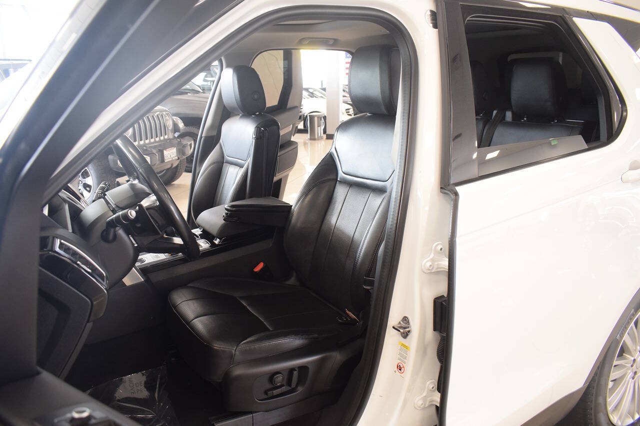 Used 2017 Land Rover Discovery HSE AWD/4WD image 37