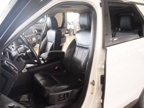 Used 2017 Land Rover Discovery HSE AWD/4WD image 37